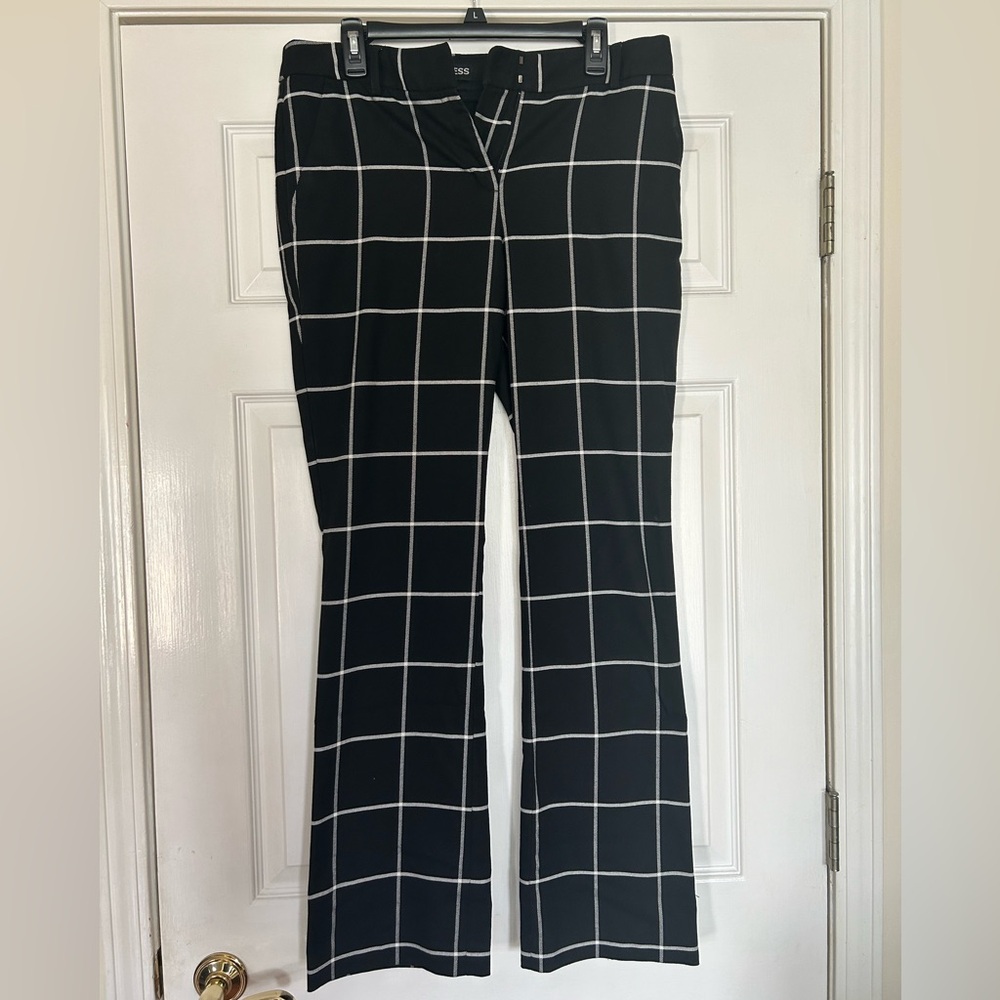 Express Barely Boot 10 R Mid Rise Black And White… - image 1